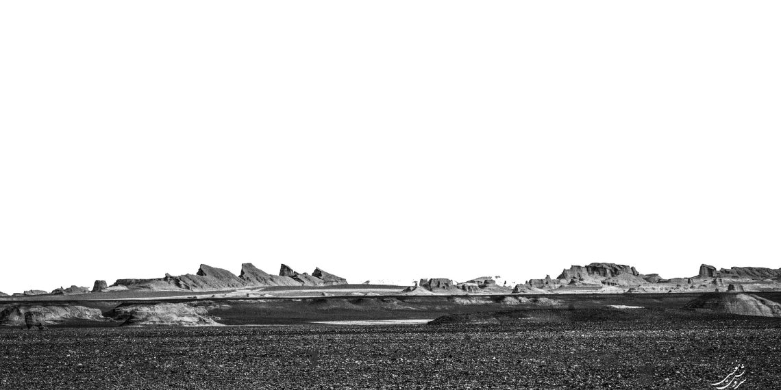 ریگ پنج انگشت بر پهنه بیابان لوت