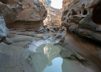 تنگه چاه کوه در جزیره قشم