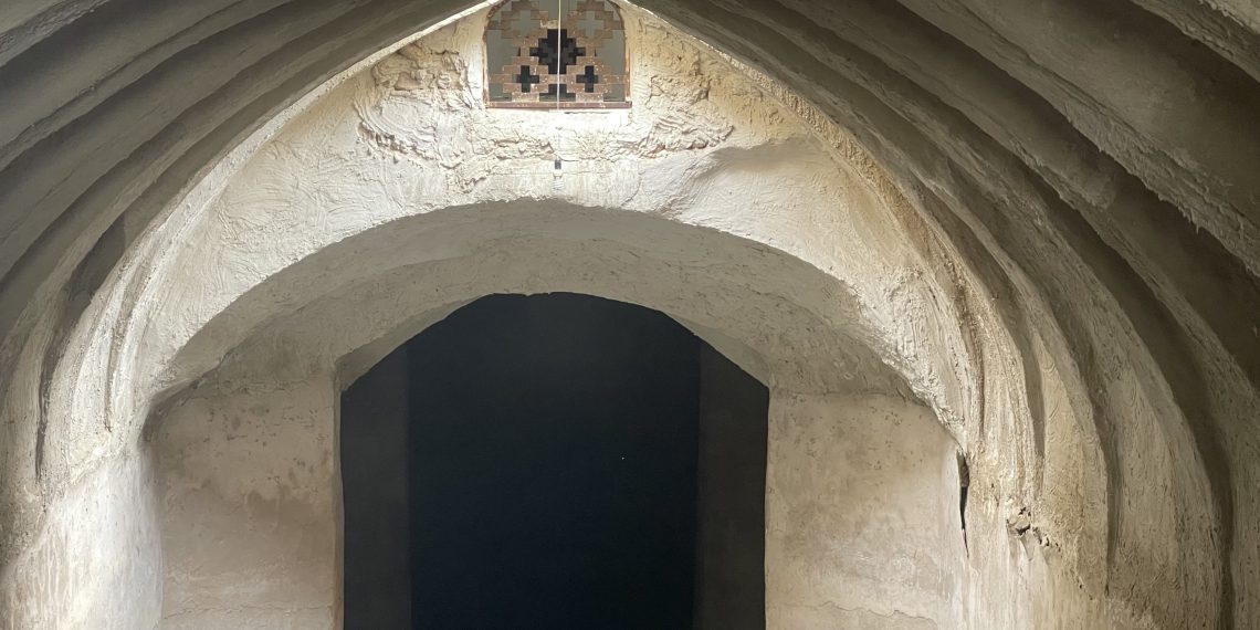 نمایی از داخل مسجد چهار برکه لار