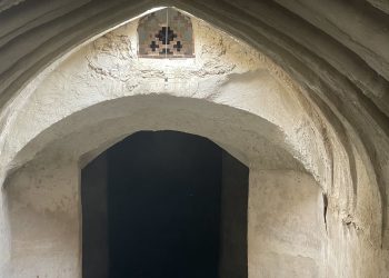 نمایی از داخل مسجد چهار برکه لار