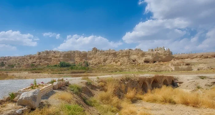 قلعه و دژ ایزد خواست